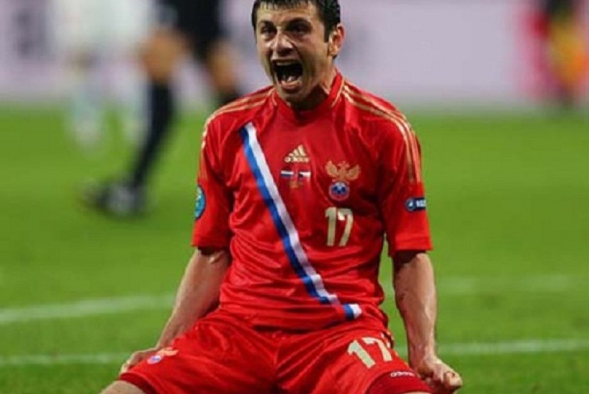 Penyerang Rusia, Alan Dzagoev untuk sementara memimpin daftar topskorer Piala Eropa 2012 dengan dua gol.