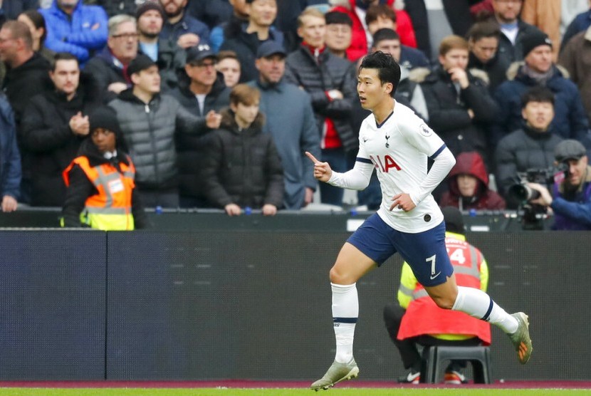 PEnyerang sayap Tottenham Hostpur Son Heung-Min merayakan gol ke gawang West Ham United.