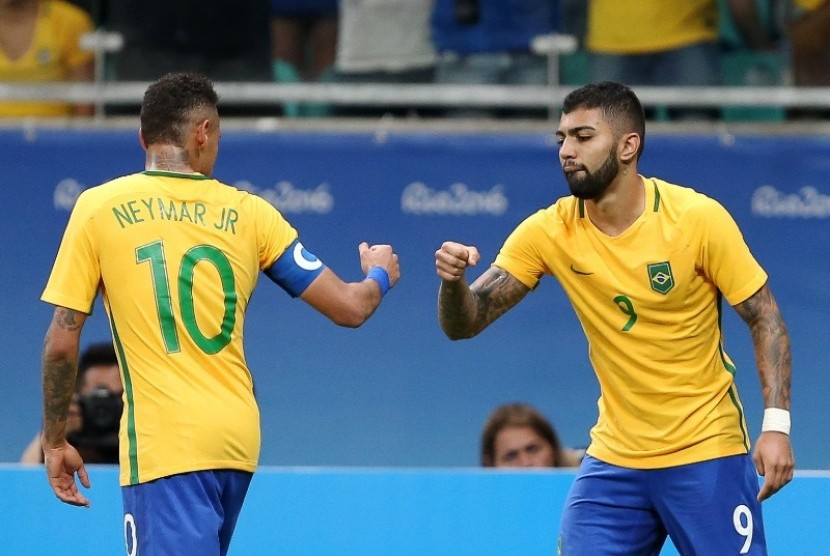 Penyerang timnas Brasil U-23 Neymar dan Gabriel 'Gabigol' Barbosa.