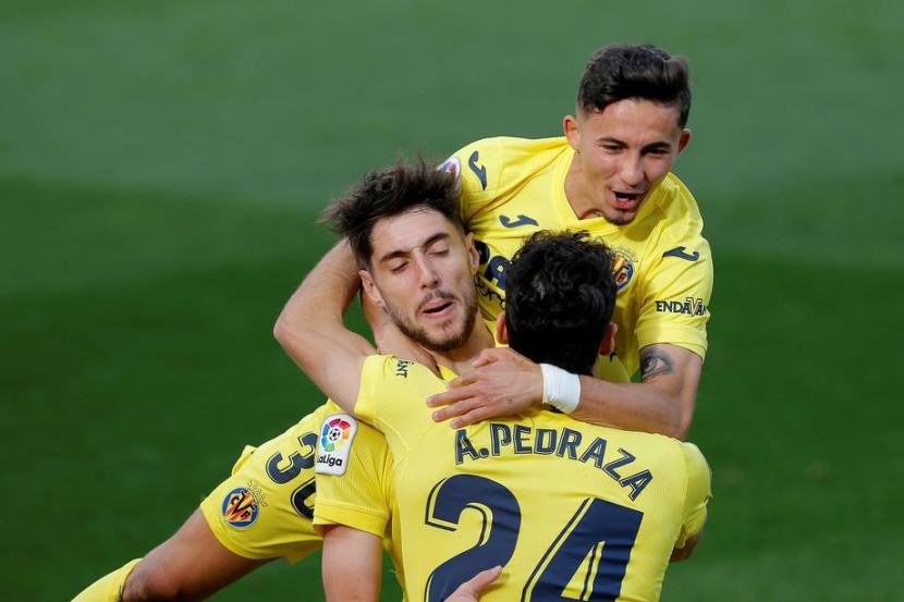 Penyerang Villarreal, Nino, merayakan golnya ke gawang Levante. 