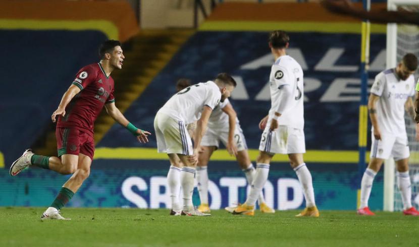Penyerang Wolverhampton Wanderers Raul Jimenez (kiri) merayakan golnya ke gawang Leeds United.