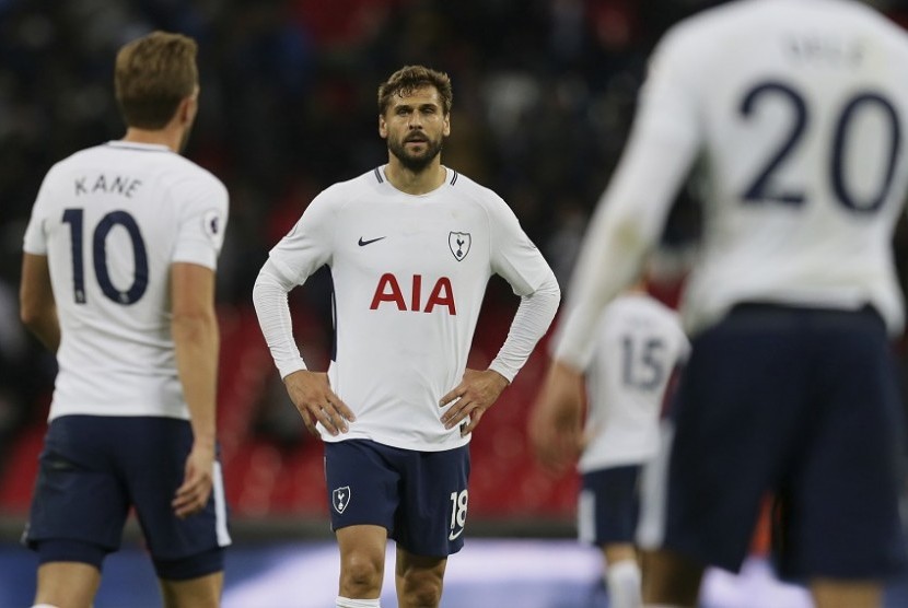 PenyerangTottenham Hotspur Fernando Llorente menunjukkan ekspresi kekecewaan setelah timnya ditahan imbang Swansea City 0-0 di Stadion Wembley, Sabtu (16/9).