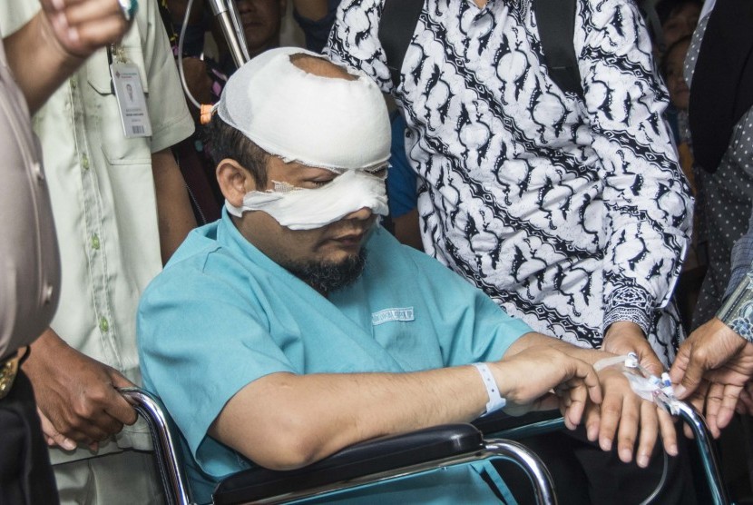 Senior investigator of the Corruption Eradication Commission (KPK), Novel Baswedan, is now at Singapore to get medical treatment for his left eye. He was injured after being splashed by strong acid by two assailants on Tuesday.