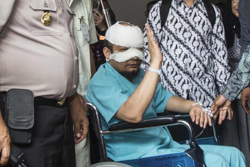 Senior investigator of the Corruption Eradication Commission (KPK), Novel Baswedan, is now at Singapore to get medical treatment for his left eye. He was injured after being splashed by strong acid by two assailants on Tuesday (April 11).