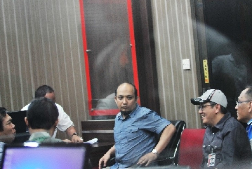   Penyidik KPK Novel Baswedan bersama sejumlah tim kuasa hukumnya di Bareskrim Polri, Jakarta, Sabtu (2/5).