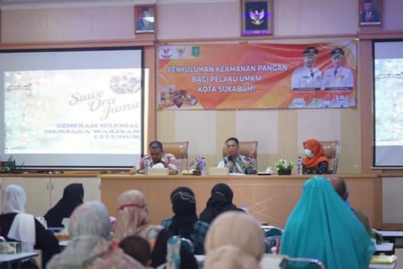 Penyuluhan keamanan pangan bagi para pelaku UMKM digelar Diskumindag Kota Sukabumi pada Kamis (29/9/2022) di ruang rapat Dinas Kesehatan Kota Sukabumi.