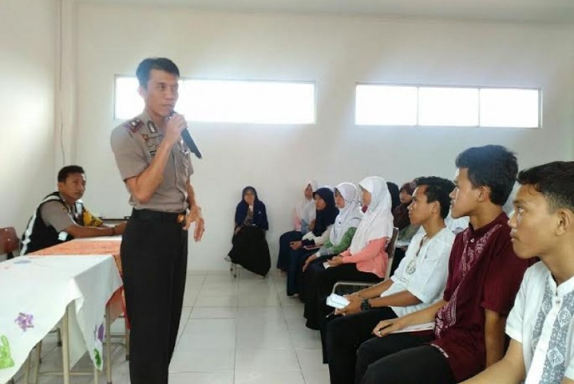 Penyuluhan narkoba di SMP Juara Bandung.