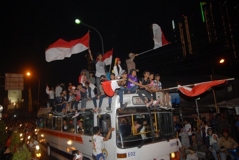 People are on the street to celebrate the night before Eid or 