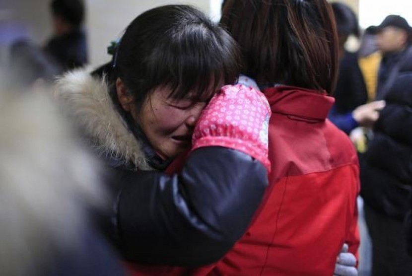 People cry at a hospital after a stampede occurred during a New Year's celebration on the Bund, central Shanghai January 1, 2015.