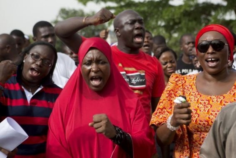 Warga menuntut dibebaskannya 200 siswi yang diculik Boko Haram dari Desa Chibok, Nigeria.