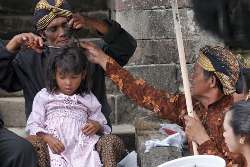 People in Dieng, Central Java, hold a tradition of 