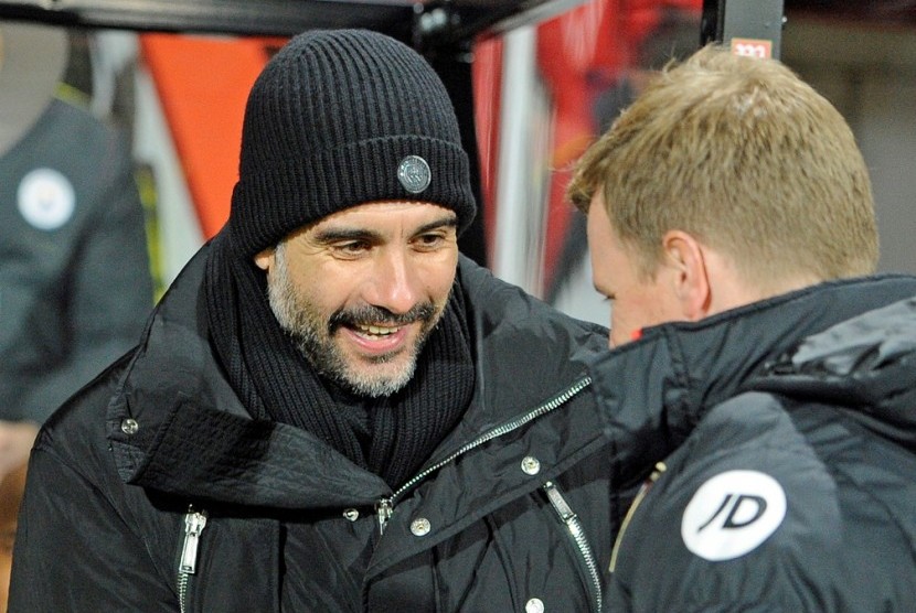 Pep Guardiola (kiri)