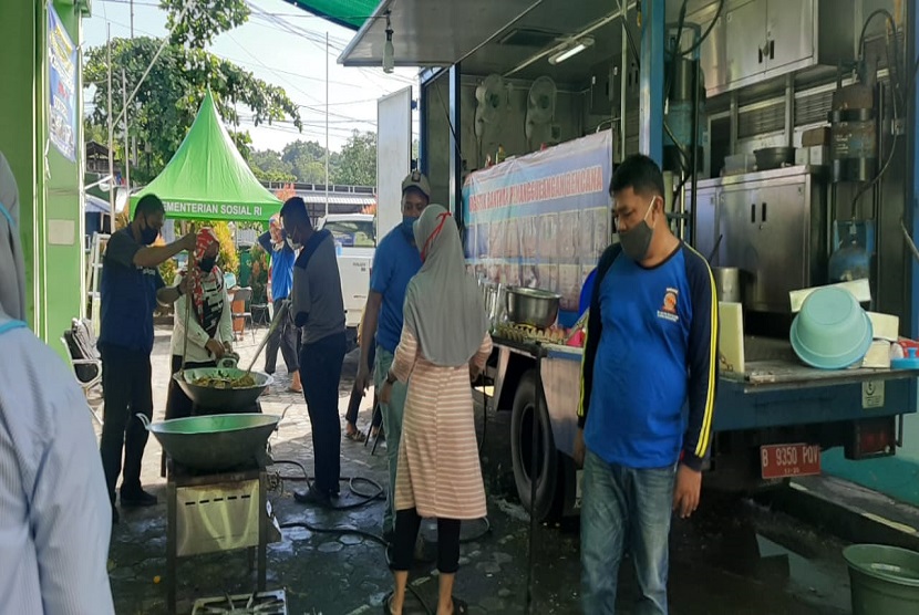 PEP Tarakan Field memberikan bantuan berupa bahan makanan kepada Dinas Sosial dan Pemberdayaan Masyarakat melalui Satuan Gugus Tugas Covid-19 Kota Tarakan. 