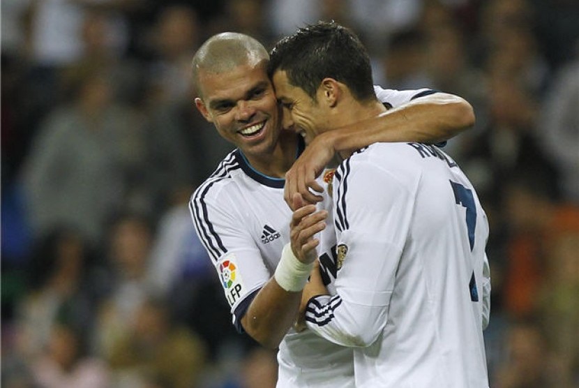 Pepe (kiri) dan Cristiano Ronaldo saat masih membela Real Madrid.