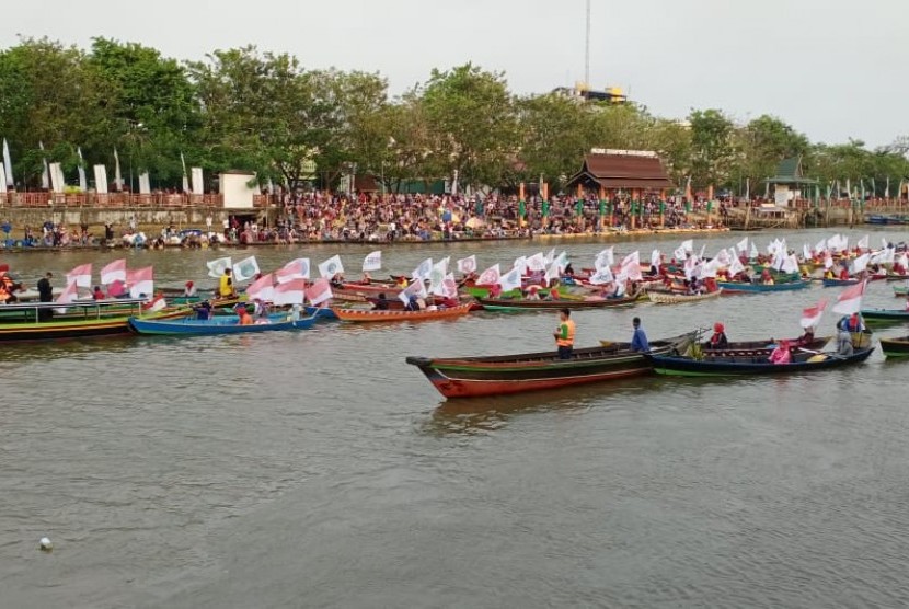 Perahu di perayaan Haornas 2019 di Sungai Martapura, Banjarmasin, Ahad (8/9).