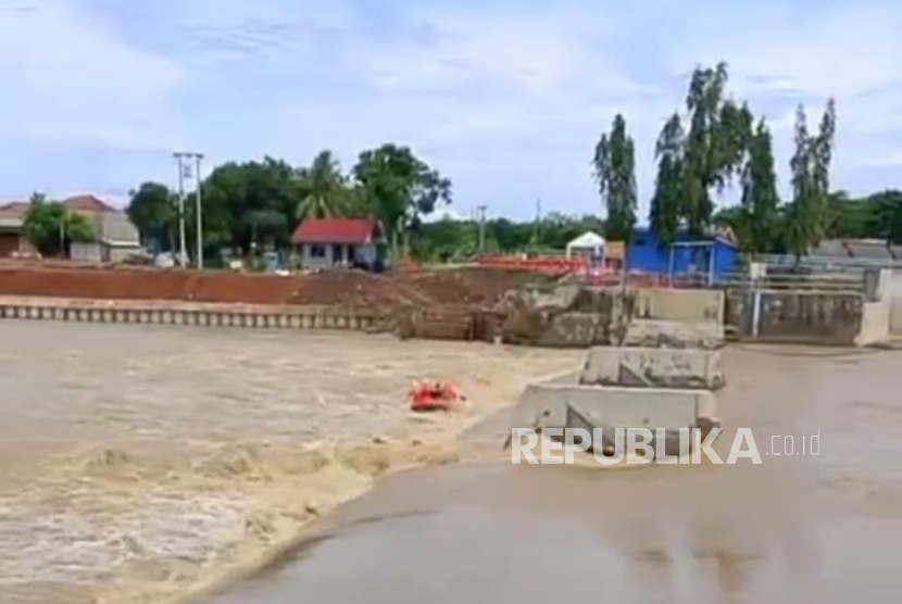 Cari Dua Mahasiswa Hilang, Tim Gabungan Susuri Sungai Cimanuk