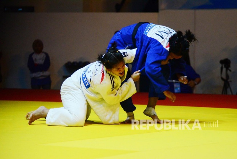 Pertandingan judo.