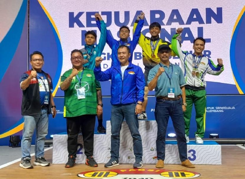 Peraih perunggu SEA Games Kamboja 2023 kelas 55kg putra, Muhammad Husni (Lampung) memecahkan dua kali Rekor Nasional (Rekornas) di ajang Kejurnas Angkat Besi Senior Pupuk Indonesia 2023 di GOR Saparua, Bandung, Jawa Barat, Selasa (18/7/2023).