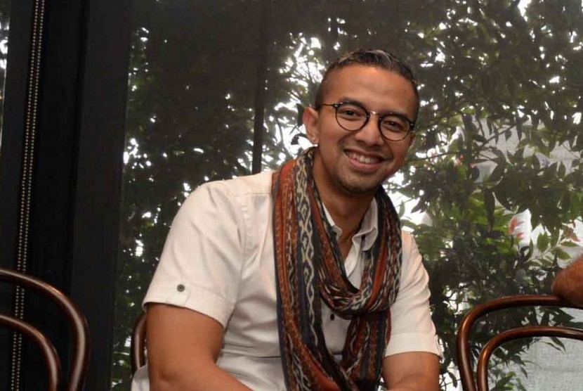 Perancang Didiet Maulana berkolaborasi dengan LocknLock Indonesia dalam koleksi eksklusif tumbler Surya Mudita.