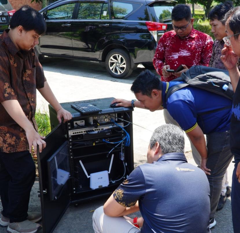 Perangkat sistem pemantau penggunaan dan okupansi frekuensi radio INTI MONFR400 akan dibangun di 500 lokasi