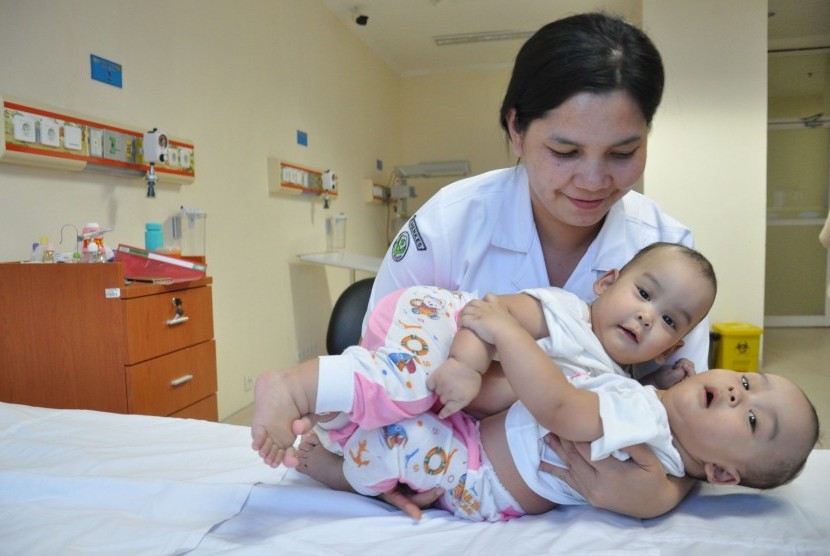 Bayi kembar siam (Ilustrasi). Rumah Sakit Umum Pusat (RSUP) H Adam Malik Medan, Sumatra Utara, kembali membantu kelahiran bayi kembar siam.