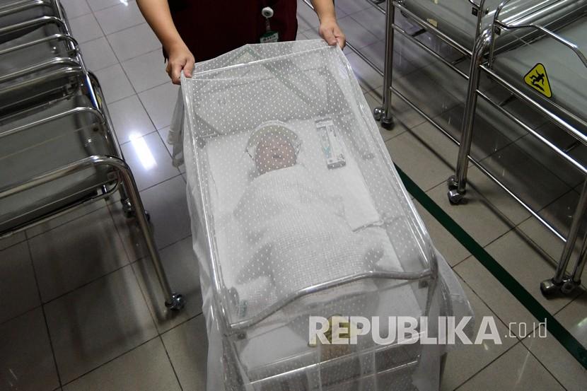 Bayi di rumah sakit (Ilustrasi). Sebanyak 19 bayi di sejumlah kecamatan di Bangka positif Covid-19 karena tertular orang tuanya.