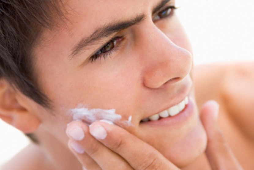 Ilustrasi perawatan kulit wajah. Retinol dikenal sebagai salah satu bahan aktif yang mampu mencegah penuaan.