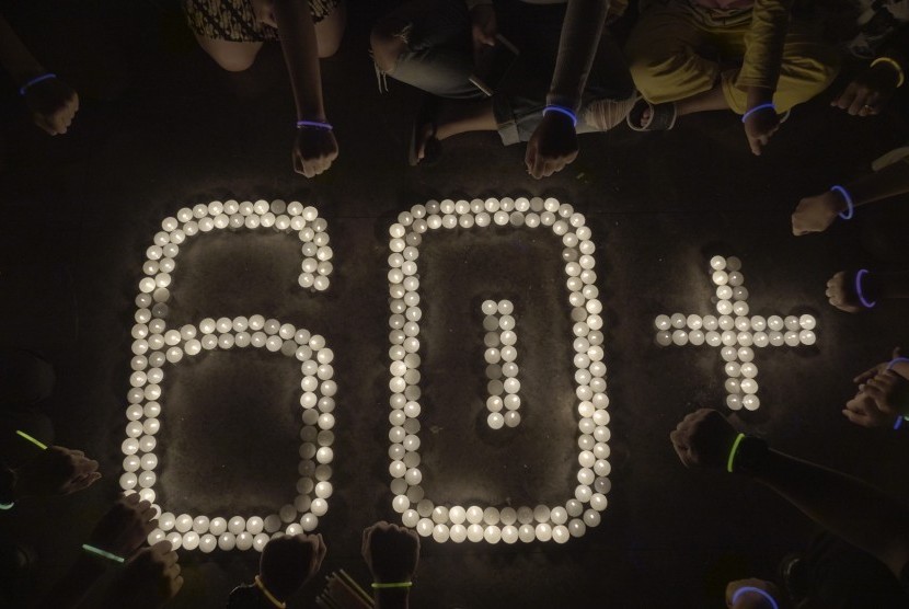 Perayaan Earth Hour di Grand Whiz Poins Square.