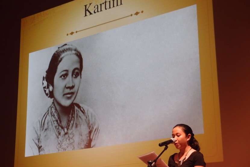 Perayaan Hari Kartini dilakukan dalam beragam cara di Indonesia.