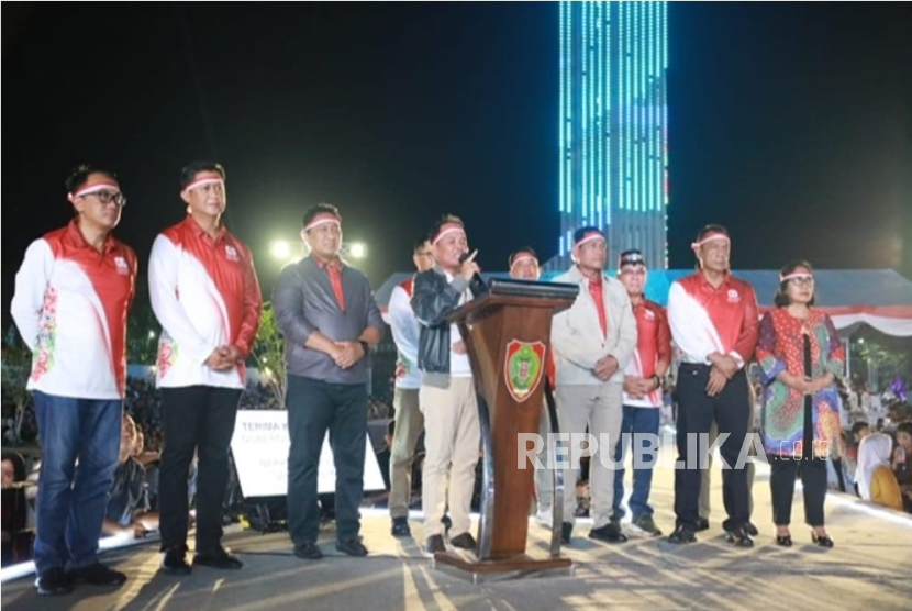Perayaan HUT ke-80 Kemerdekaan RI di Kalteng kian meriah dengan digelarnya pesta rakyat Huma Betang Night, Ahad (17/8/2025) malam.