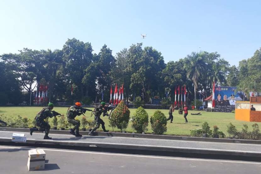 Perayaan HUT TNI di Halaman Kantor NTB, Jumat (5/10).