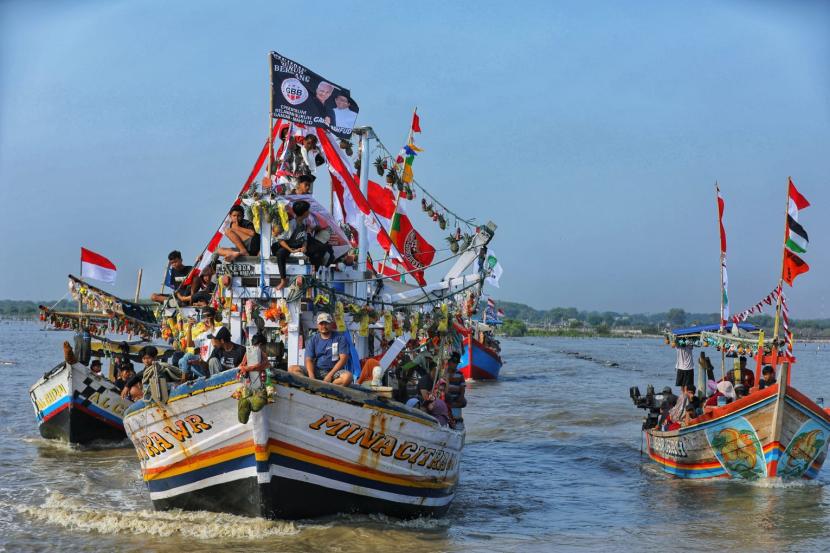 Perayaan upacara nadran dan sedekah laut di Mertasinga, Kecamatan Gunungjati, Kabupaten Cirebon, Jawa Barat. 