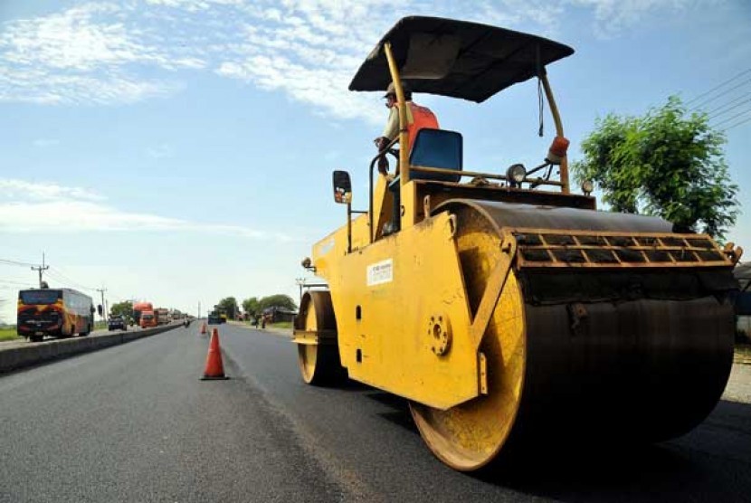 Ilustrasi. Pemerintah Kabupaten (Pemkab) Pamekasan, Jawa Timur, telah memperbaiki jalan rusak sepanjang 81,107 kilometer pada periode 2018 hingga 2021. 