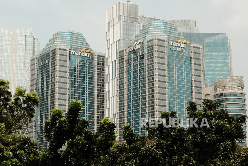Percepatan transformasi bisnis membuat Bank Mandiri mendapat pengakuan global, kali ini dari The Banker. 