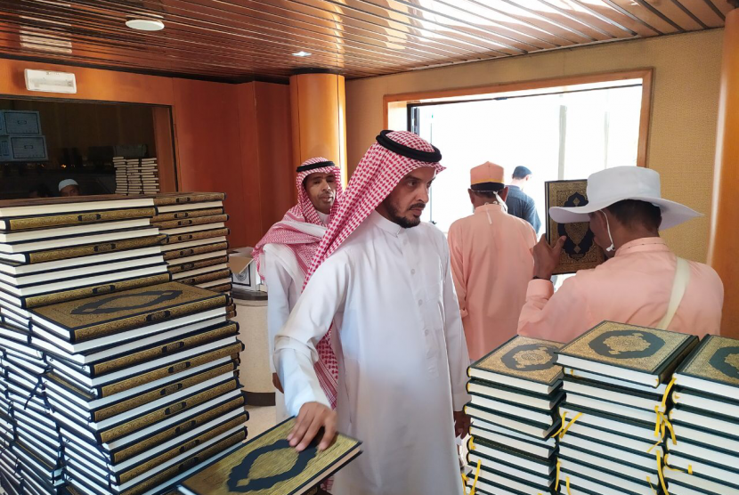 Jutaan Alquran dicetak di Percetakan Raja Fahd Madinah.  Percetakan Alquran King Fahd di Madinah