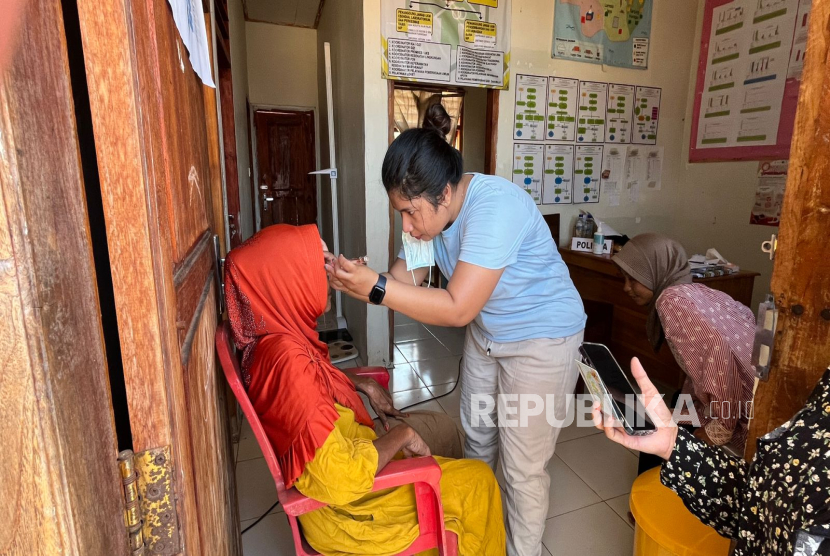 Perdami bersama RSU Siloam serta sejumlah pihak lainnya melakukan operasi katarak bagi masyarakat pesisir dan pulau-pulai dikawasan Taman Nasional Komodo. 
