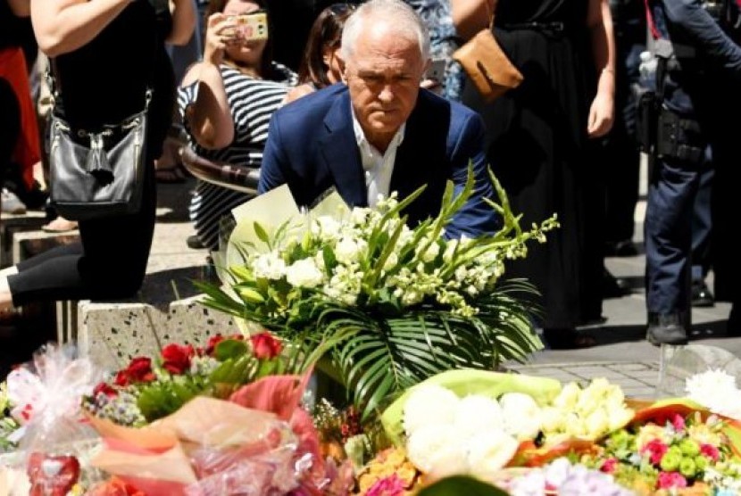 Perdana Menteri Australia, Malcolm Turnbull, adalah salah satu orang yang menempatkan karangan bunga untuk korban tragedi Melbourne.