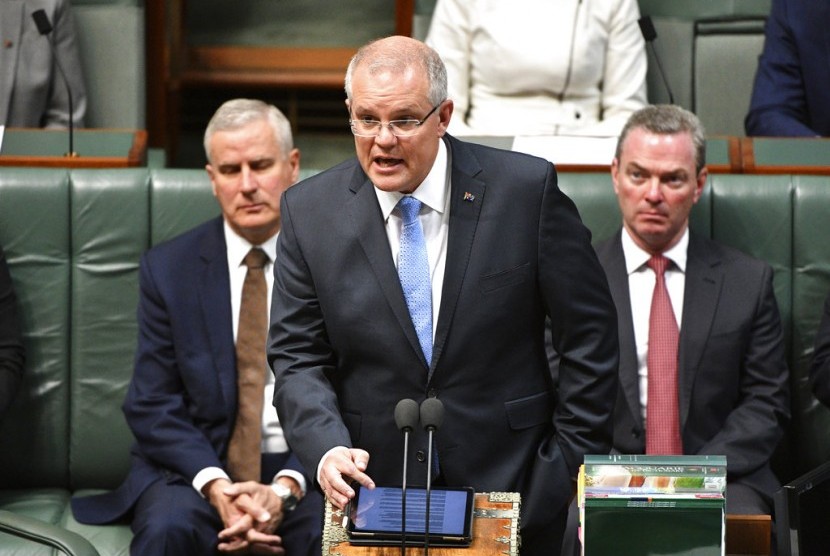 Perdana Menteri Australia Scott Morrison (tengah)
