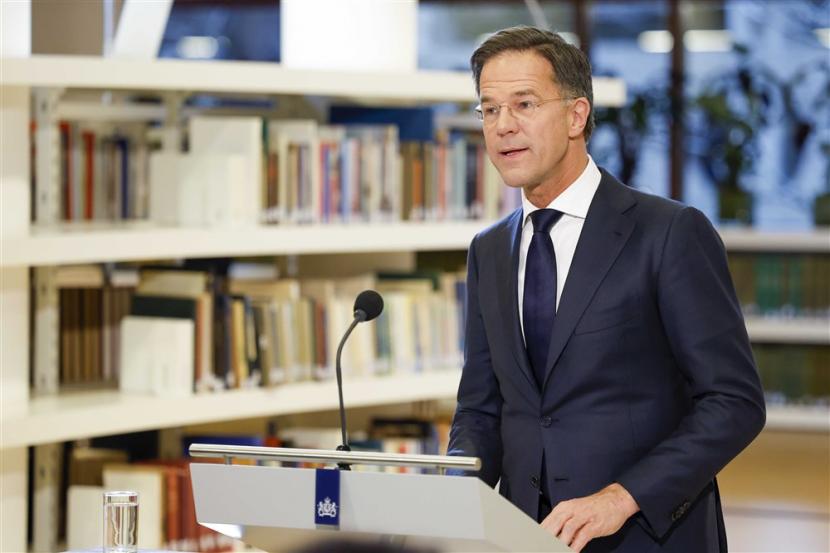  Perdana Menteri Belanda Mark Rutte mengundurkan diri setelah koalisi pemerintah Belanda bubar.
