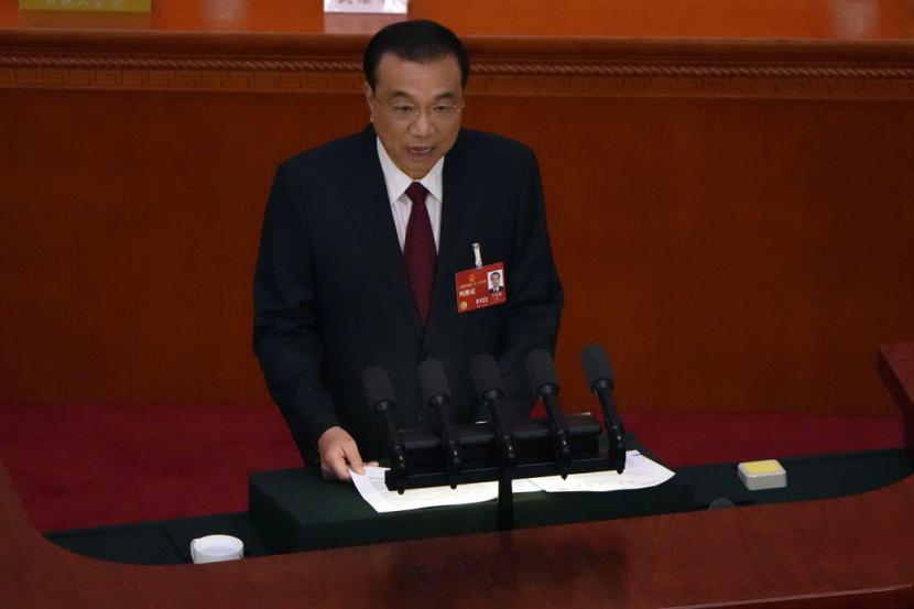 Perdana Menteri China Li Keqiang berbicara pada sesi pembukaan Kongres Rakyat Nasional China (NPC) di Aula Besar Rakyat di Beijing, Minggu, 5 Maret 2023.
