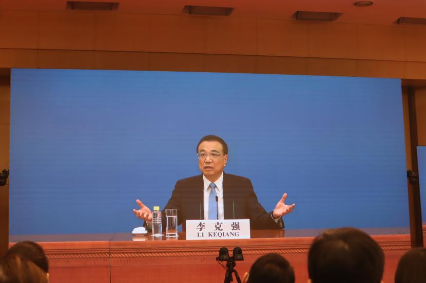 Perdana Menteri China Li Keqiang menekankan sikap tidak bertanggung jawab atas ancaman nuklir yang didengungkan Rusia.