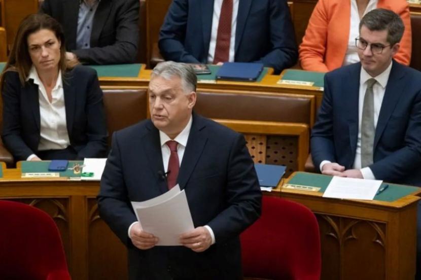 Perdana Menteri Hongaria Viktor Orban berbicara di parlemen Hungaria di Budapest, Hungaria, Rabu (13/12/2023).