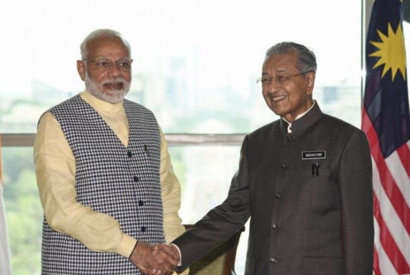 Perdana Menteri India Narendra Modi dan Perdana Menteri Malaysia Mahathir Mohamad.
