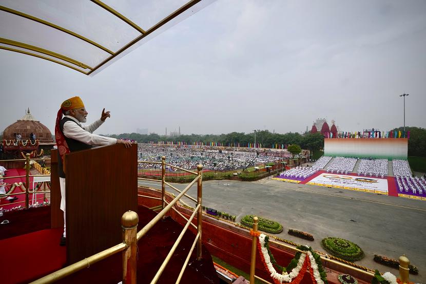 Perdana Menteri India Narendra Modi pada hari peringatan ke-77 kemerdekaan India memberikan penghormatan ke monumen Mahatma Gandhi