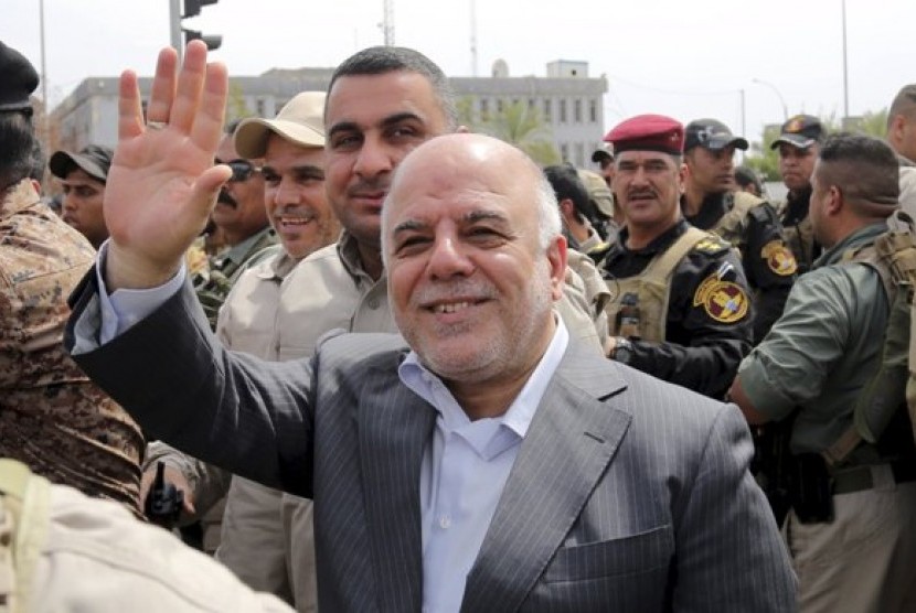 Perdana Menteri Irak Haidar al-Abadi bersama tentara Irak di Tikrit.