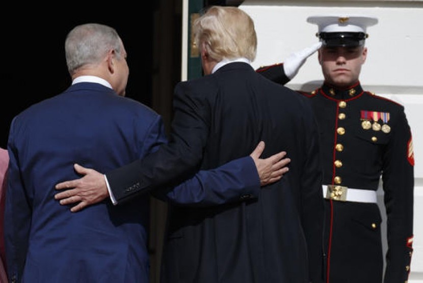 Perdana Menteri Israel Benjamin Netanyahu dan Presiden AS Donald Trump saat memasuki Gedung Putih, Rabu, 15 Februari 2017.