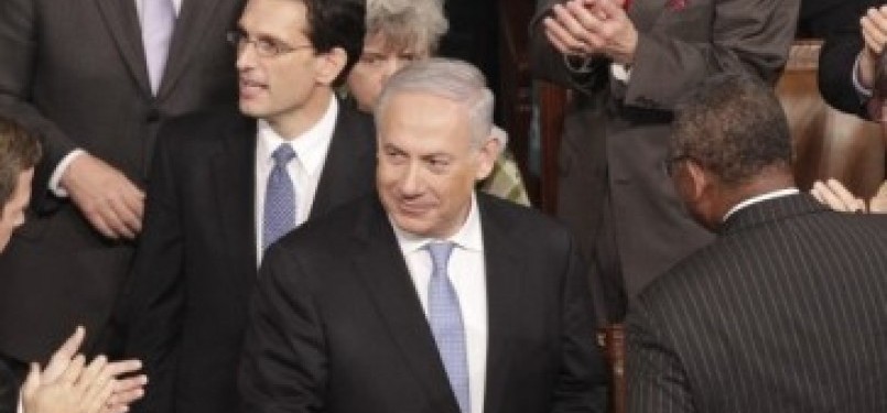 Perdana Menteri Israel, Binyamin Netanyahu tiba di ruang Kongres AS, sesaat sebelum berpidato, Selasa (24/5)