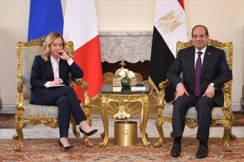Perdana Menteri Italia Giorgia Meloni (kiri) dan Presiden Mesir Abdel Fattah el-Sisi (kanan)
