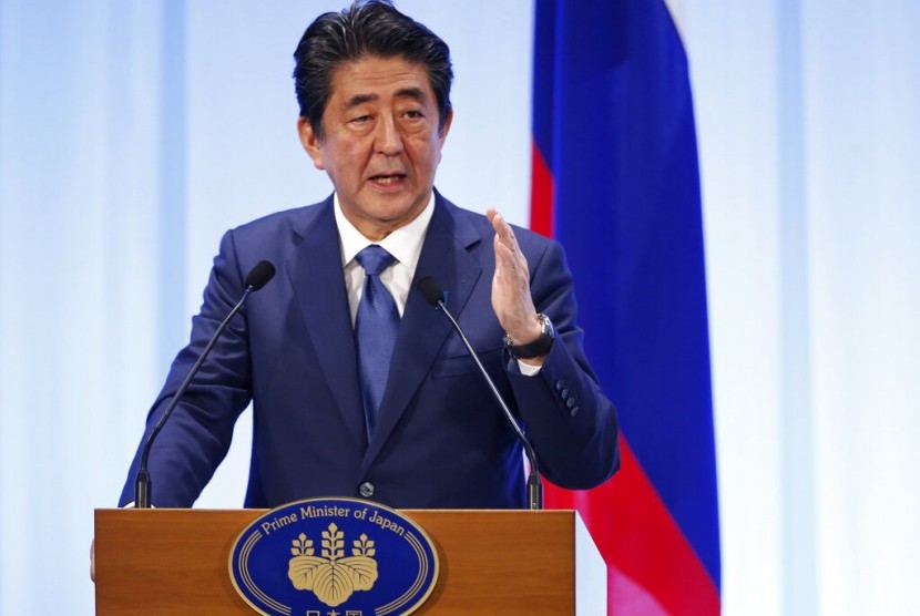 Perdana Menteri Jepang Shinzo Abe. (AP Photo/Alexander Zemlianichenko)