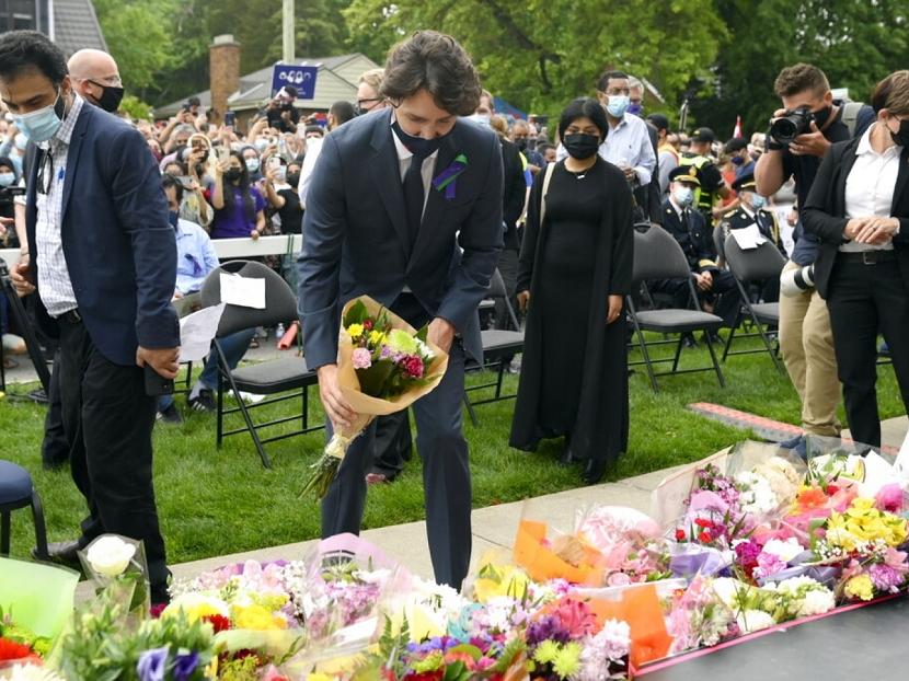 Perdana Menteri Justin Trudeau bergabung dengan ribuan pelayat yang berduka akibat serangan islamofobia pada keluarga muslim